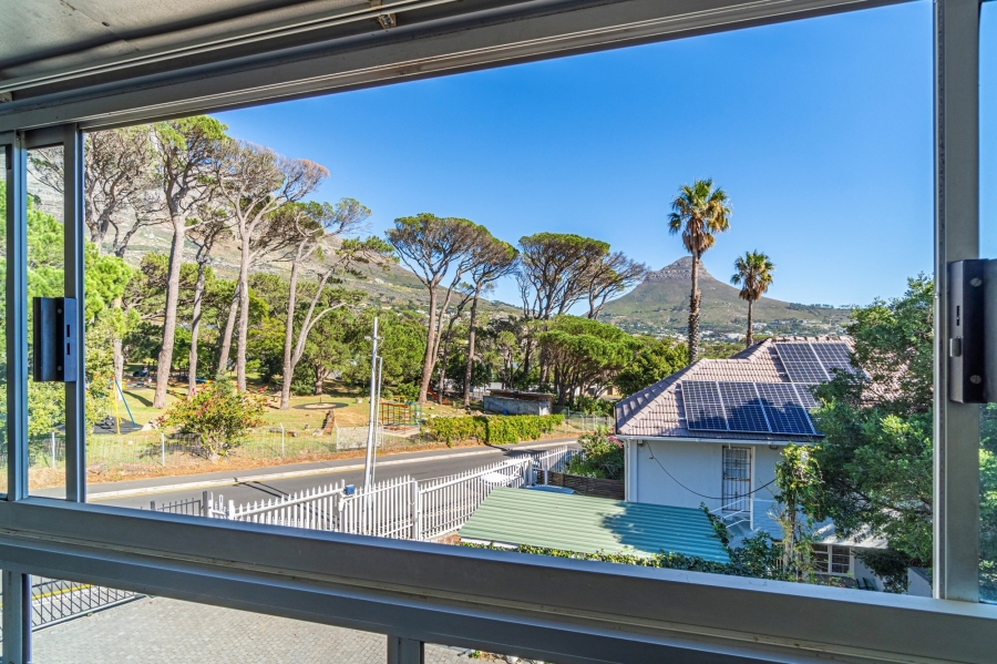 2 Bedroom Property for Sale in Vredehoek Western Cape